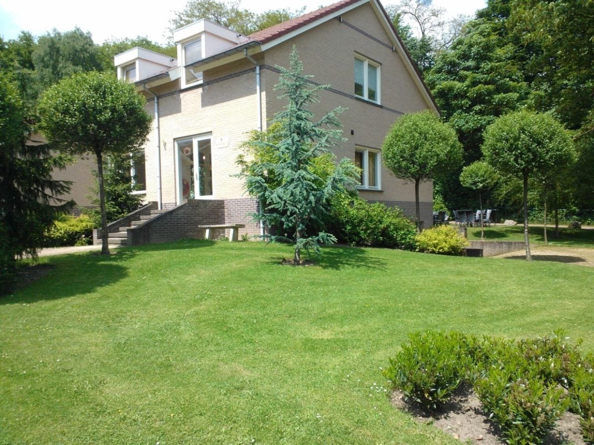 groepsaccommodatie-nijmegen-berg-en-dal-20-22-personen-9-slaapkamers-22 Groepsaccommodatie Nijmegen 20 - 22 personen