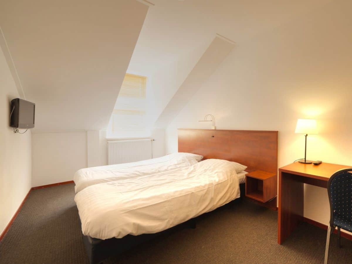 groepsaccommodatie-nijmegen-berg-en-dal-26-personen-10-slaapkamers-17 Groepsaccommodatie met 10 slaapkamers