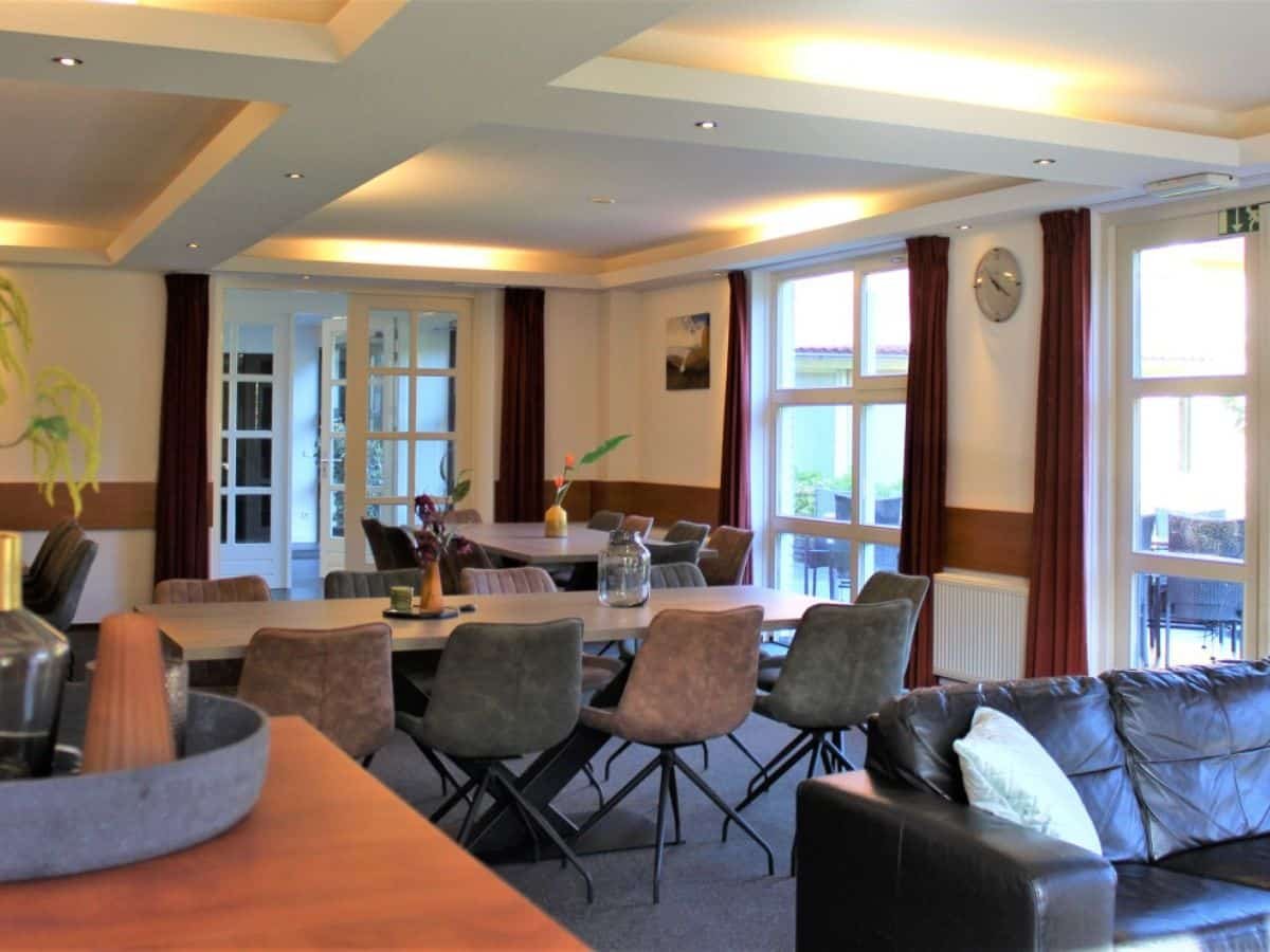 groepsaccommodatie-nijmegen-berg-en-dal-26-personen-10-slaapkamers-2 Gezellige stijlvolle groepsruimte voor families en groepen