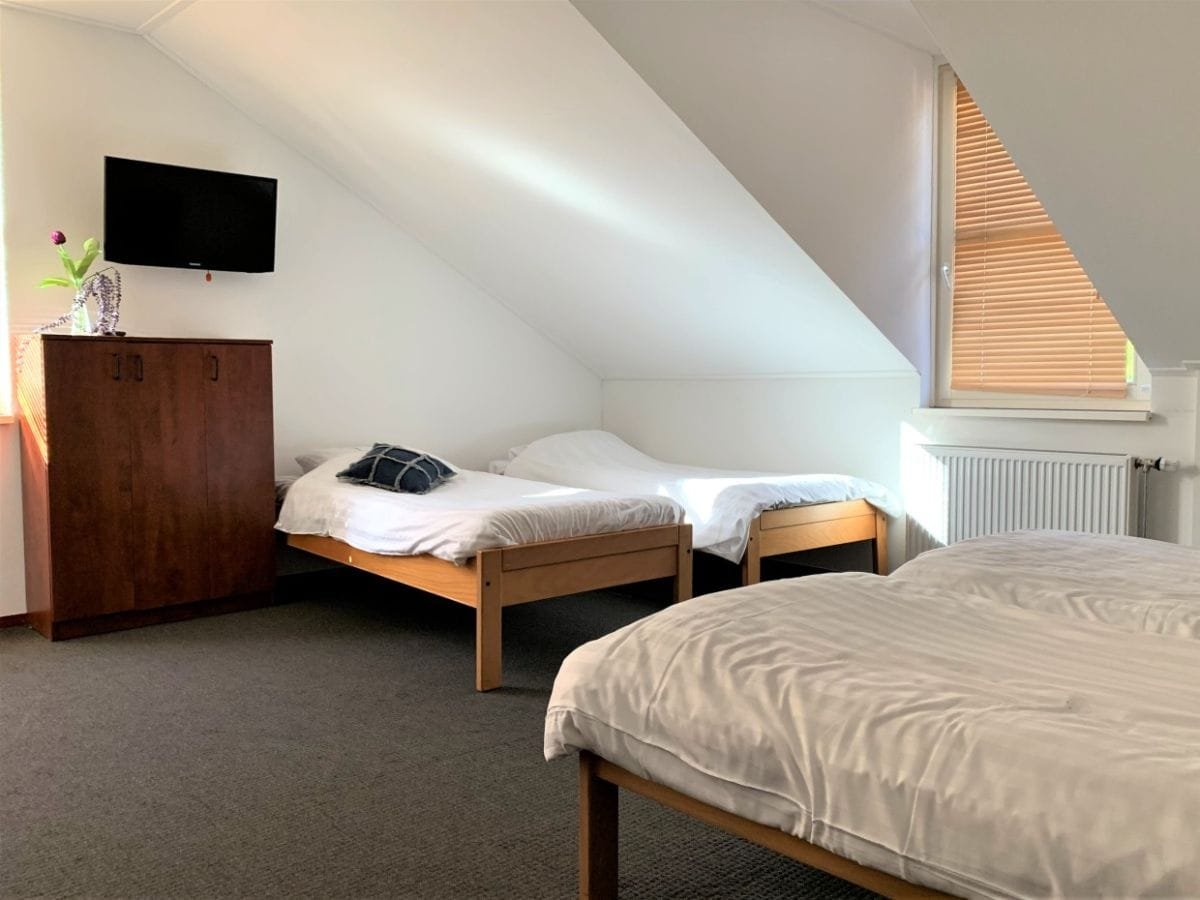 groepsaccommodatie-nijmegen-berg-en-dal-26-personen-10-slaapkamers-21 Slaapplek voor 20 tot 26 personen