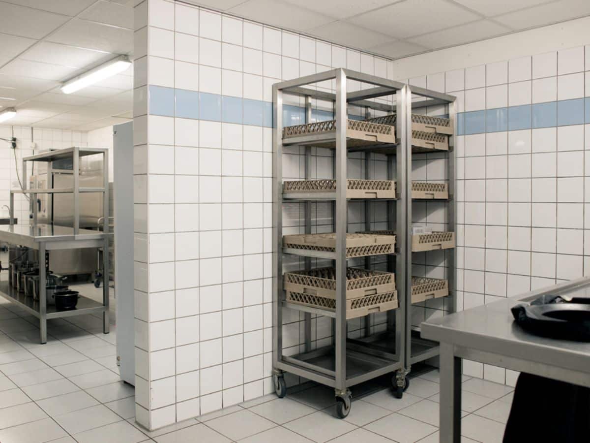 groepsaccommodatie-nijmegen-groesbeek-120-personen-36-slaapkamers-23 Hele grote professionele keuken in het groepsgebouw