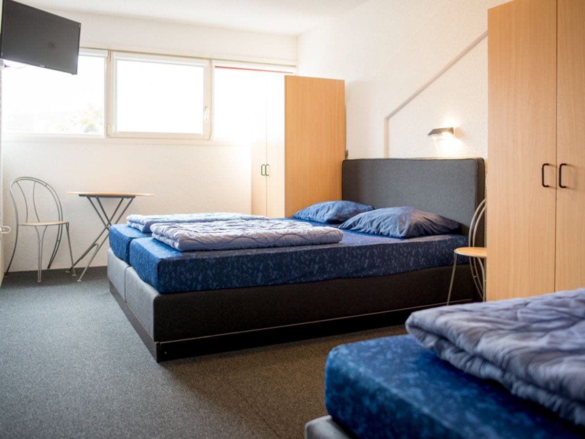 groepsaccommodatie-nijmegen-groesbeek-120-personen-36-slaapkamers-28 3-persoons kamer in de groepsaccommodatie voor 120 personen vlakbij Nijmegen