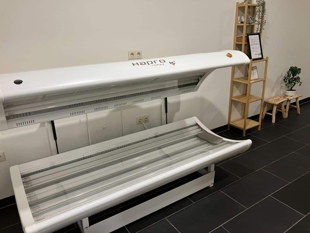 groepsaccommodatie-nijmegen-groesbeek-120-personen-36-slaapkamers-35 Zonnebank in de wellness ruimte