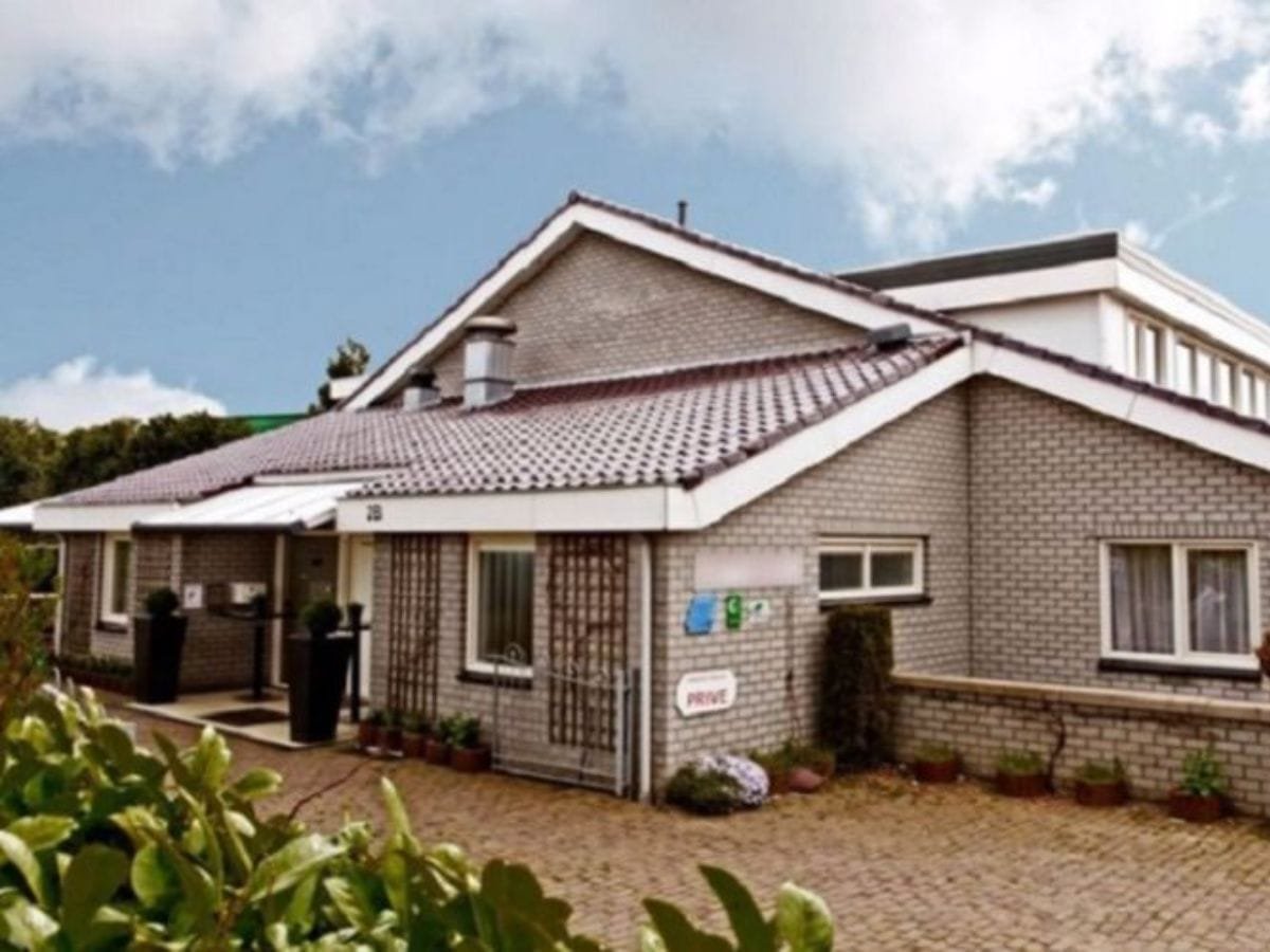 groepsaccommodatie-nijmegen-groesbeek-120-personen-36-slaapkamers-41 Vooraanzicht van Big Hill