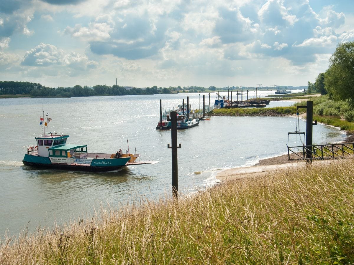 Pondje over de rivier de Waal