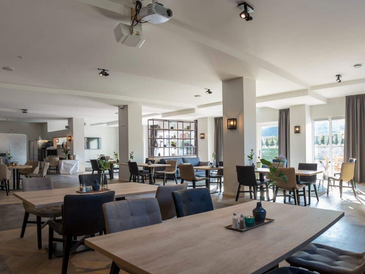 Grote zaal in Groepshotel Berg en Dal