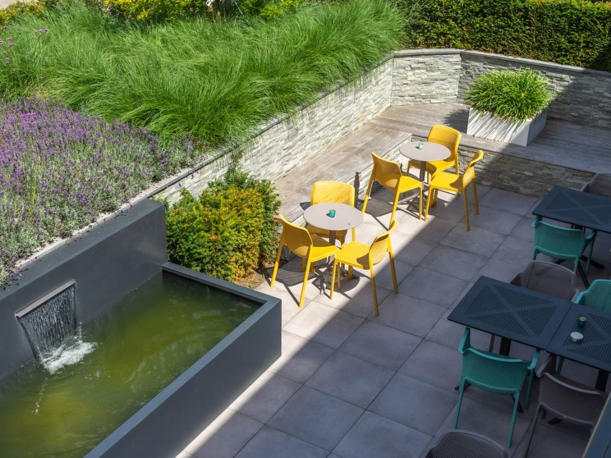 groepsaccommodatie-groesbeek-11 Lekker buiten zitten in de zon in Groesbeek