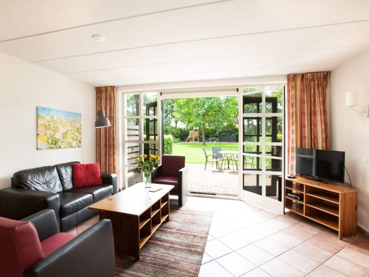 groepsaccommodatie-groesbeek-2 Impressie van een woonkamer van een van de huisjes van Op de Horst in Groesbeek