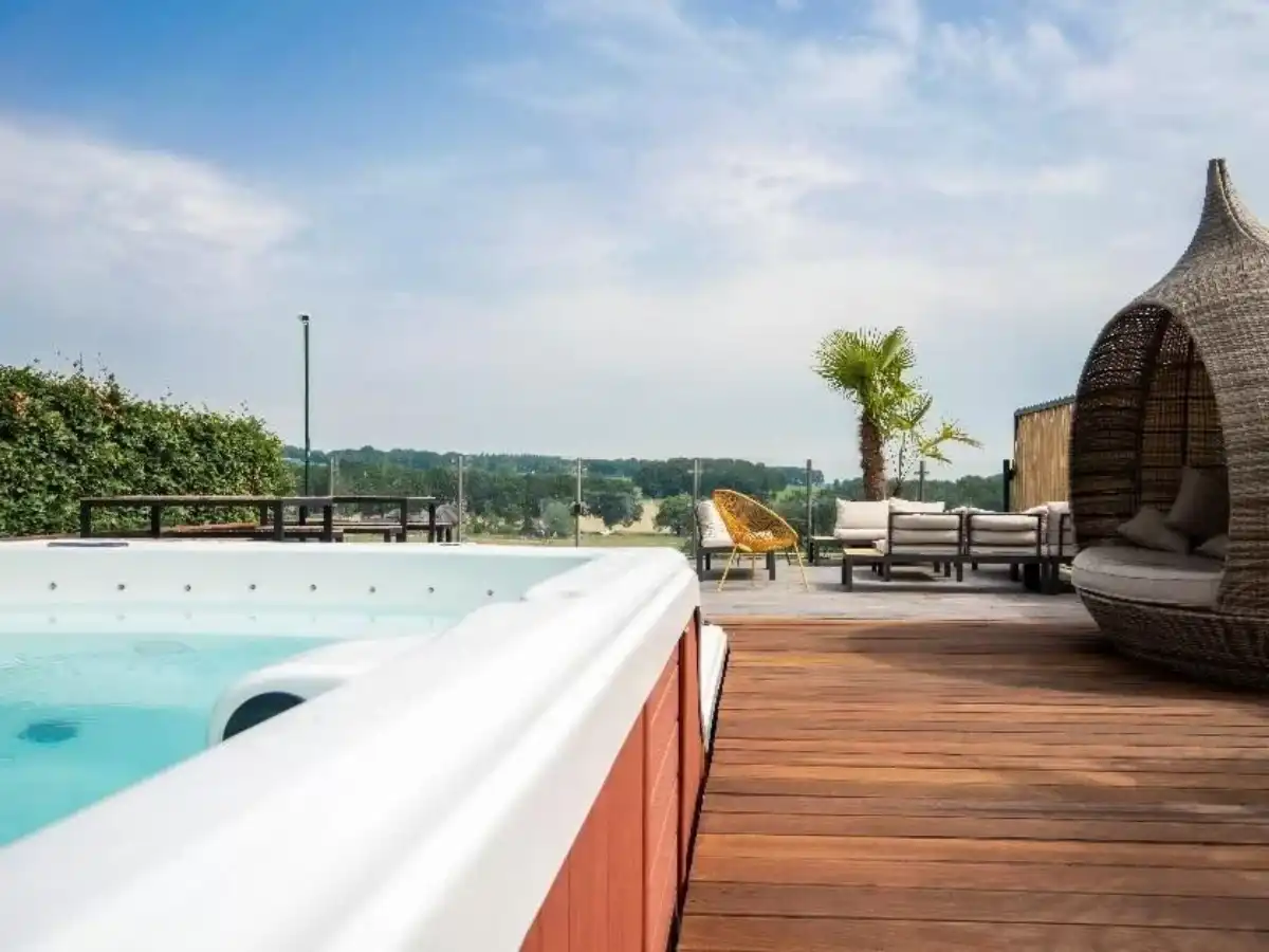 groepsaccommodatie-groesbeek-3 Grote jacuzzi bij Groepshotel Berg en Dal in Groesbeek