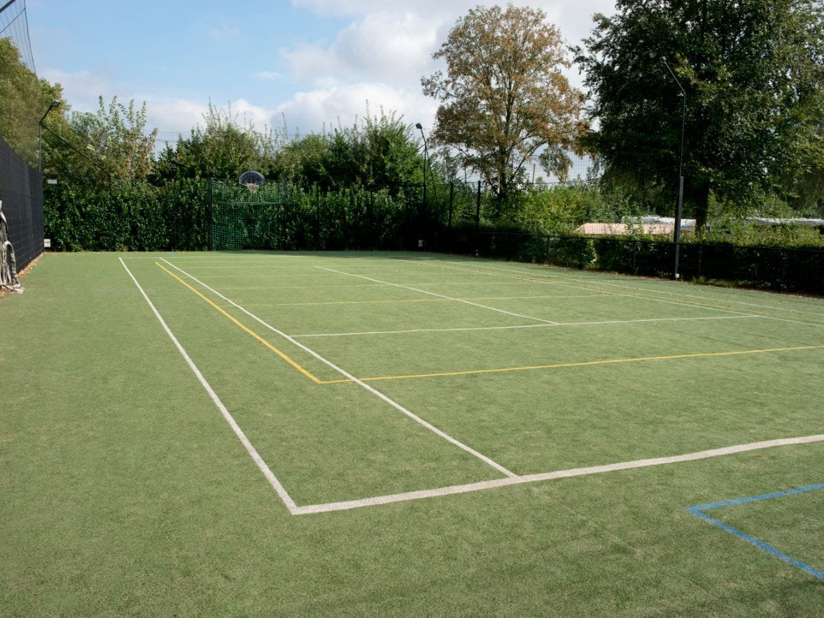 groepsaccommodatie-voor-1-nacht-10 Sportveld voor activiteiten