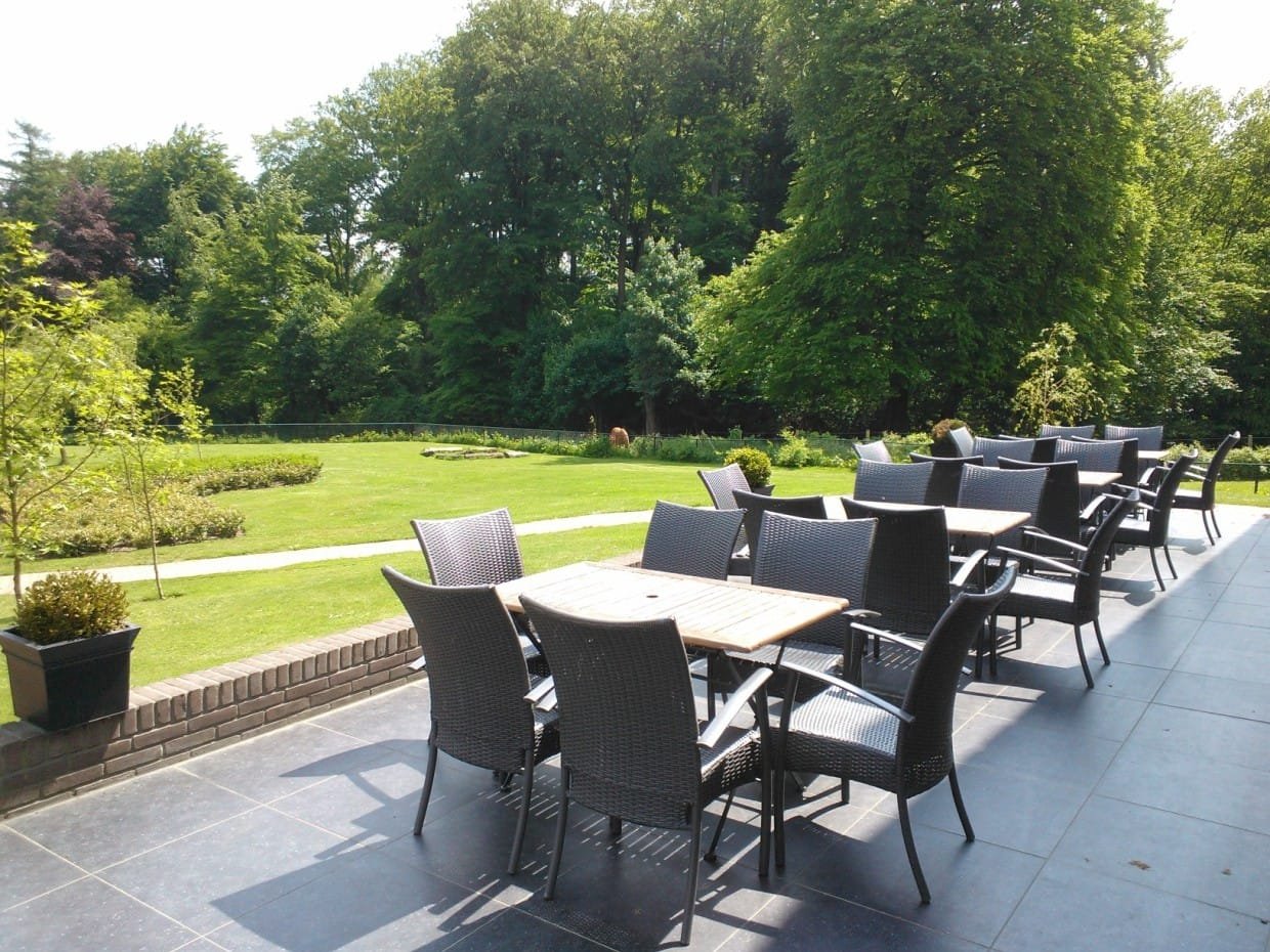 groepsaccommodatie-voor-1-nacht-4 Groepsterras bij een van de accommodaties